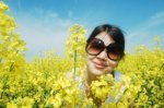 GIRL IN NATURE with big sunglasses