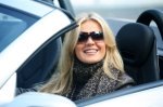 BLOND SMILING WOMAN IN A CAR  w sunglasses