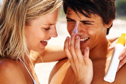 ROMANTIC COUPLE  Applying sunscreen