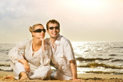 BEAUTIFUL COUPLE on beach w sunglasses
